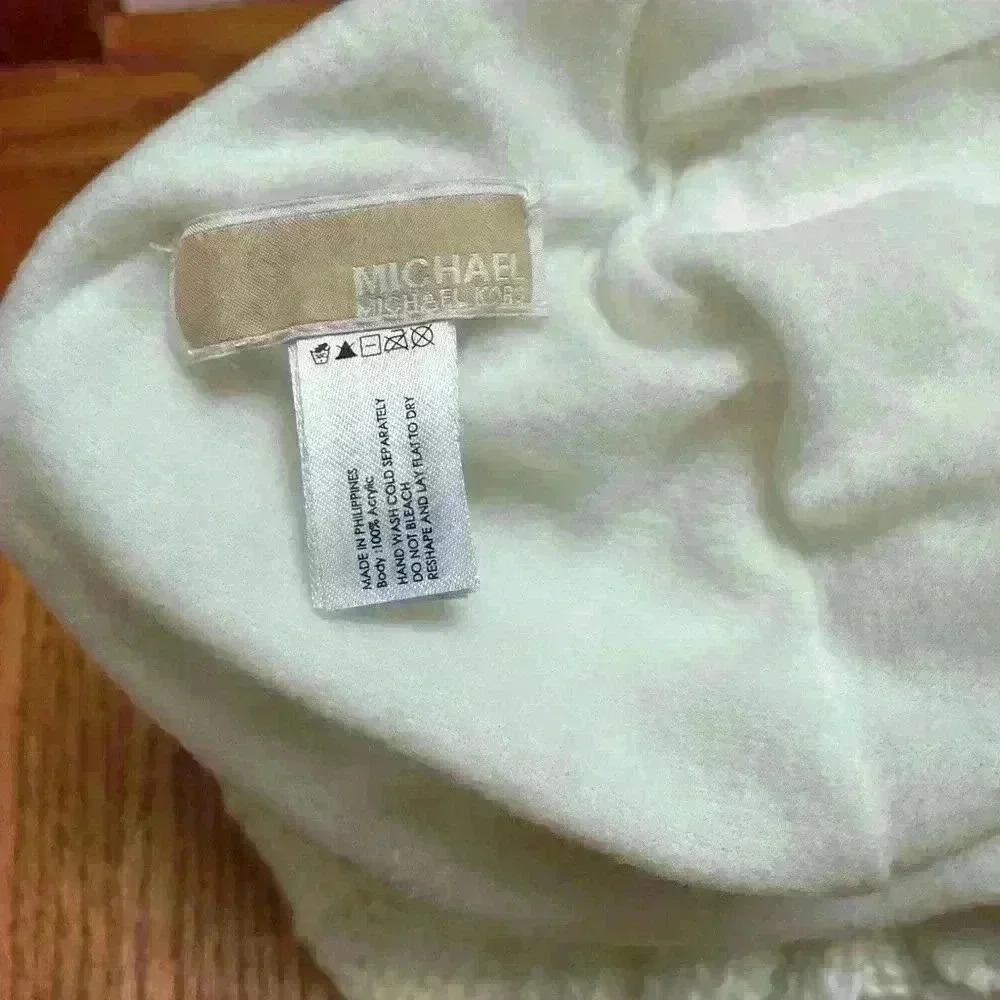 Michael Kors beanie hat - Picture 4 of 4